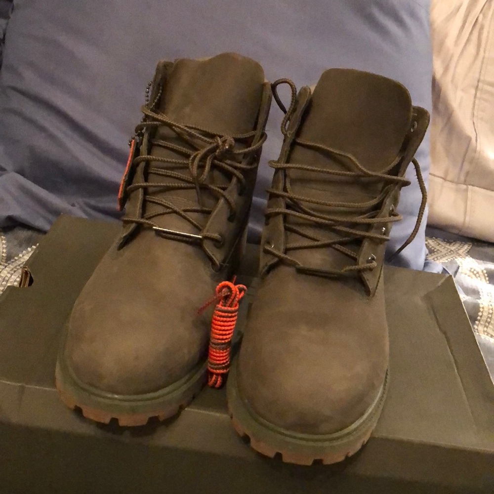 Timberlands - Picture 2 of 4